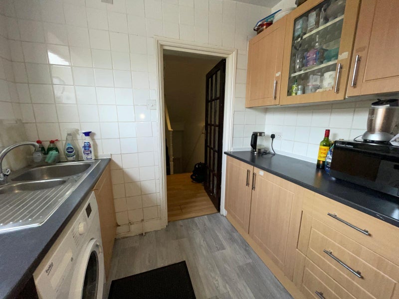 Flat Askew Road in Greater London
