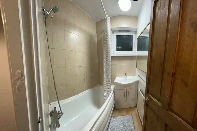 Room Cambridge Heath Road in Greater London
