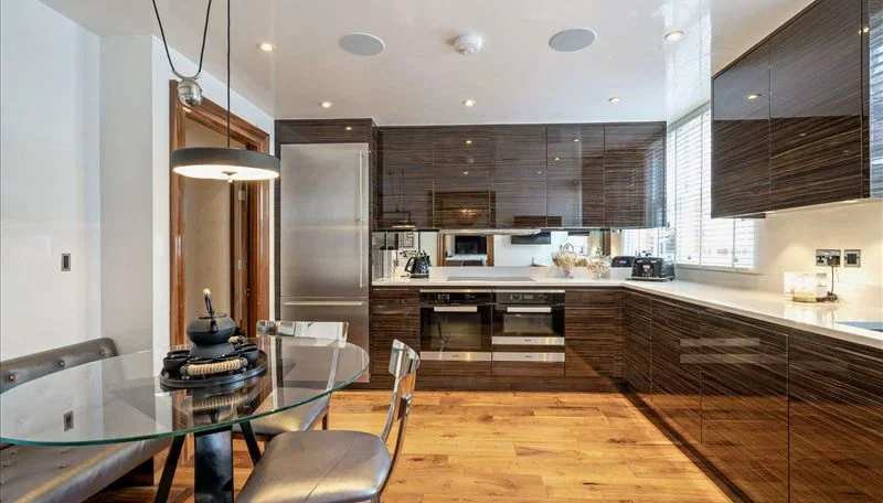 Flat Grosvenor Hill in City of Westminster