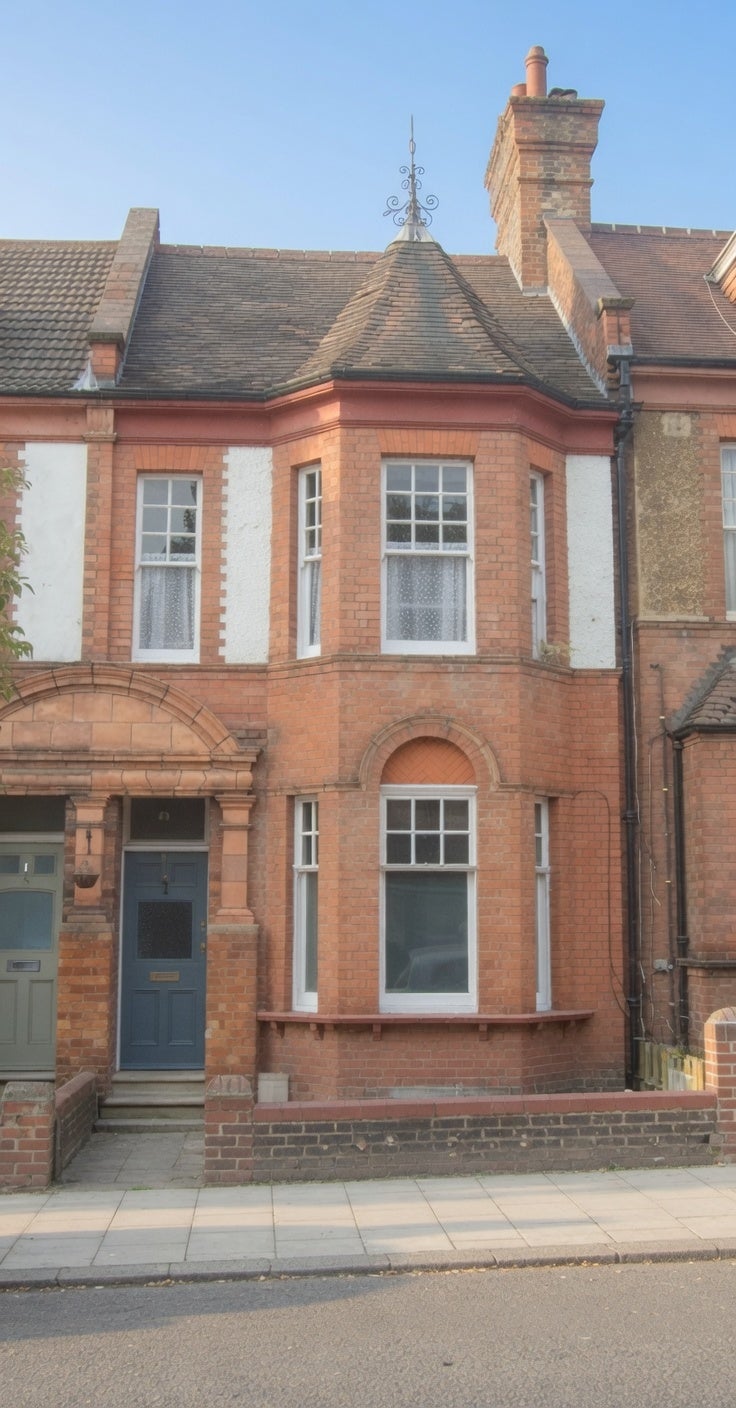 Flat Amesbury Avenue in Greater London