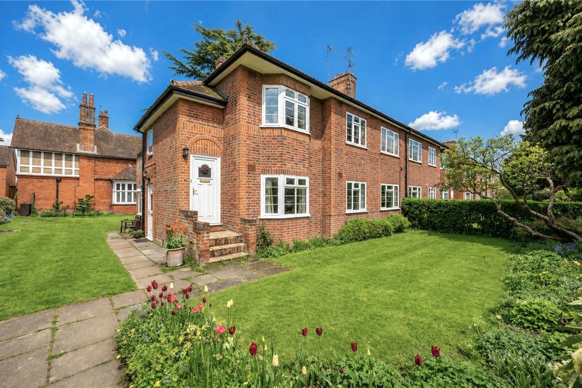 Flat Woodstock Road North in St Albans