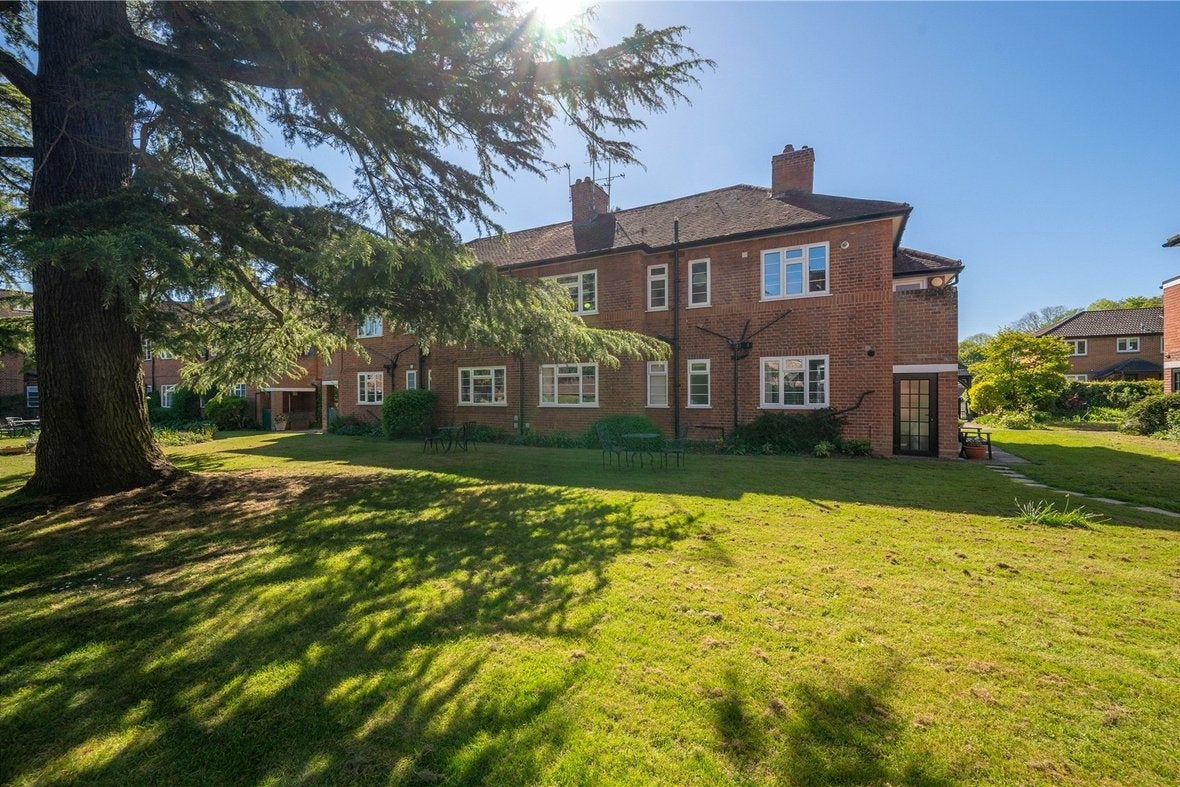 Flat Woodstock Road North in St Albans