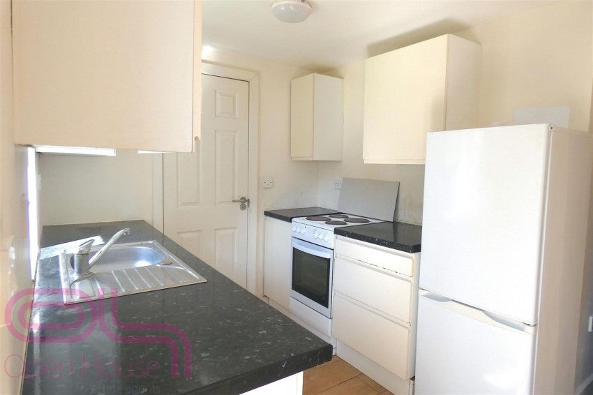 Flat Minterne Avenue in Greater London