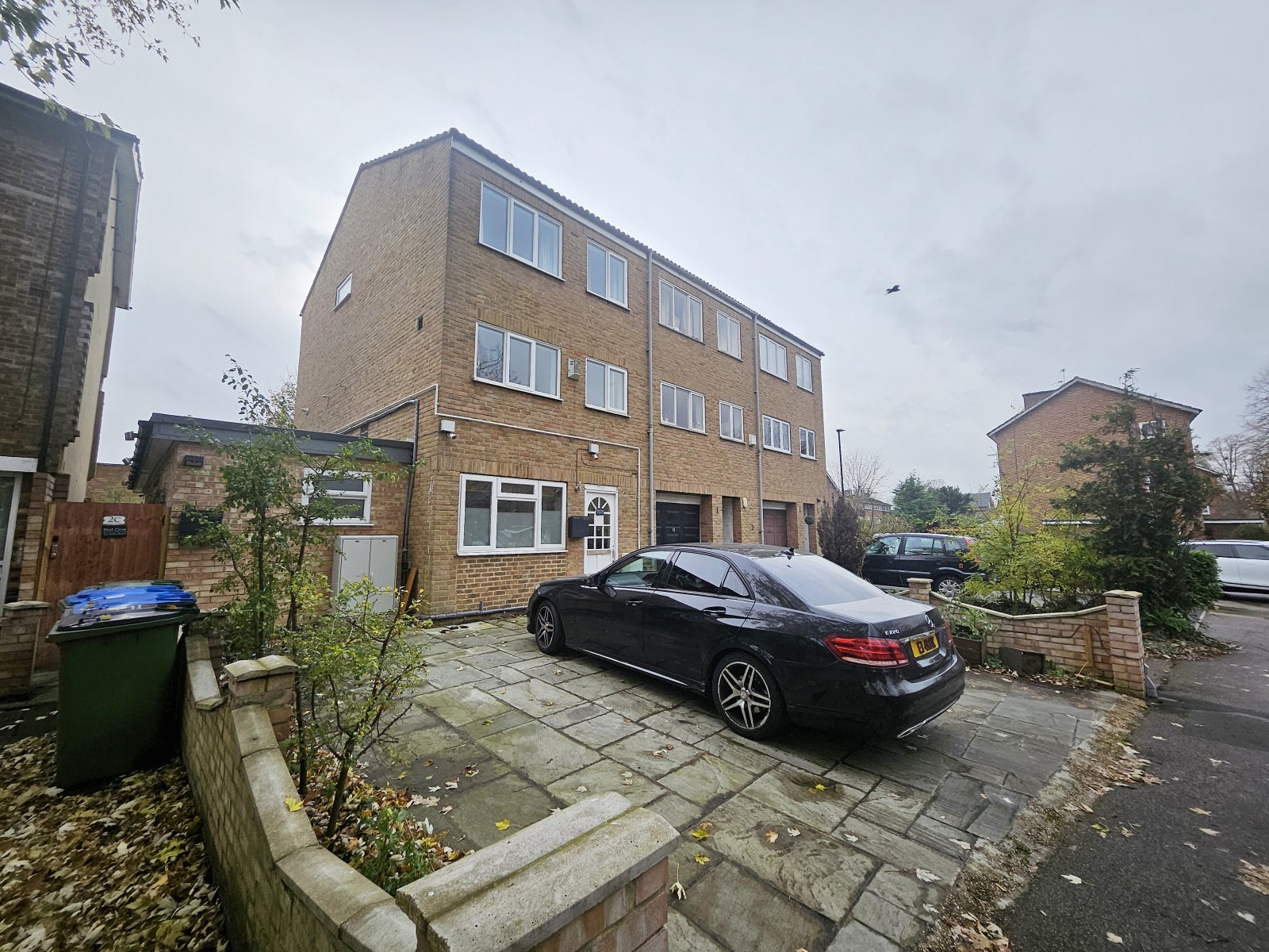 Flat Sunnydale Road in Greater London
