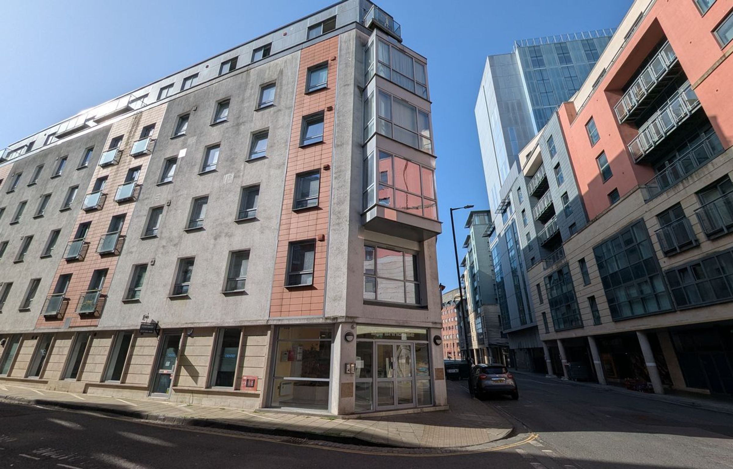 Flat Marsh Street in Bristol