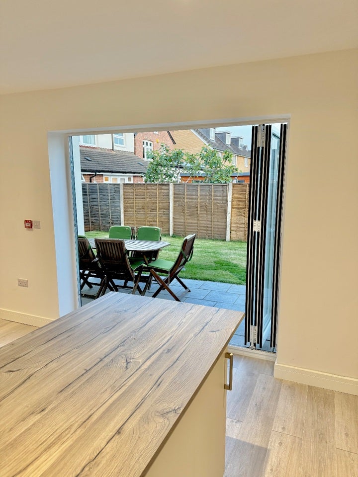 Room Burgoyne Road in Sunbury-on-Thames