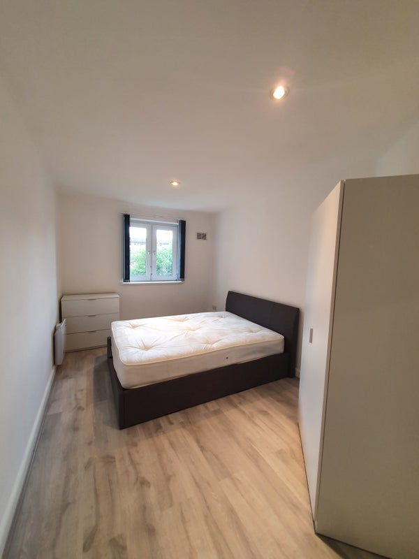Flat Hereford Road in Greater London