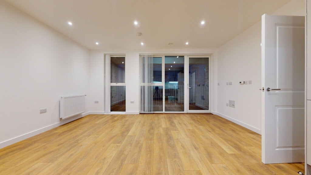 Flat Mahindra Way in Greater London