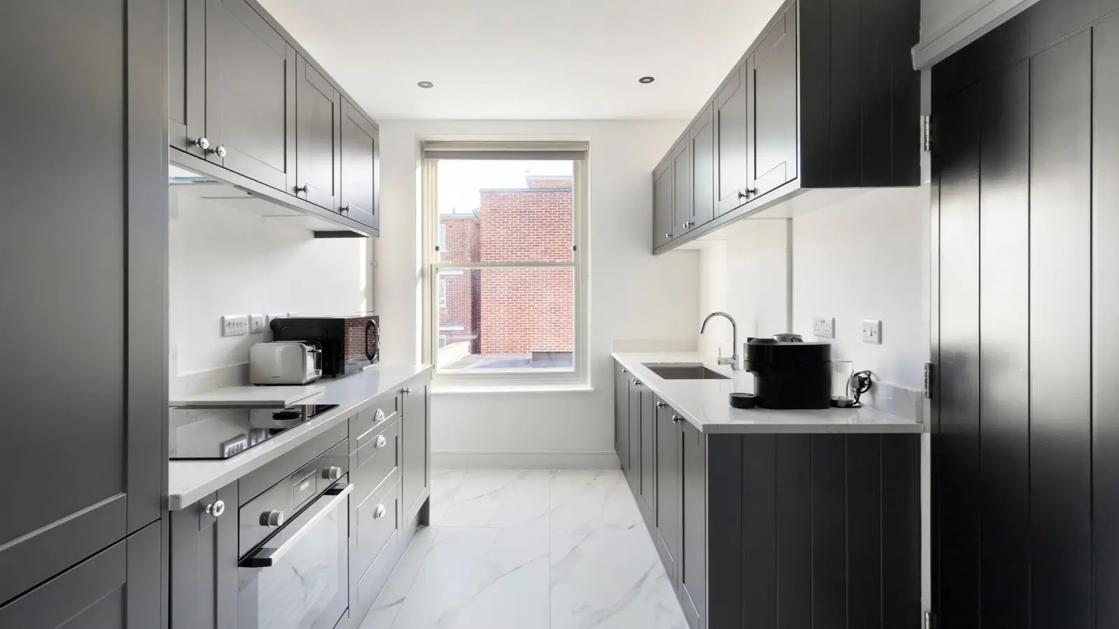 Flat Russell Gardens in Greater London