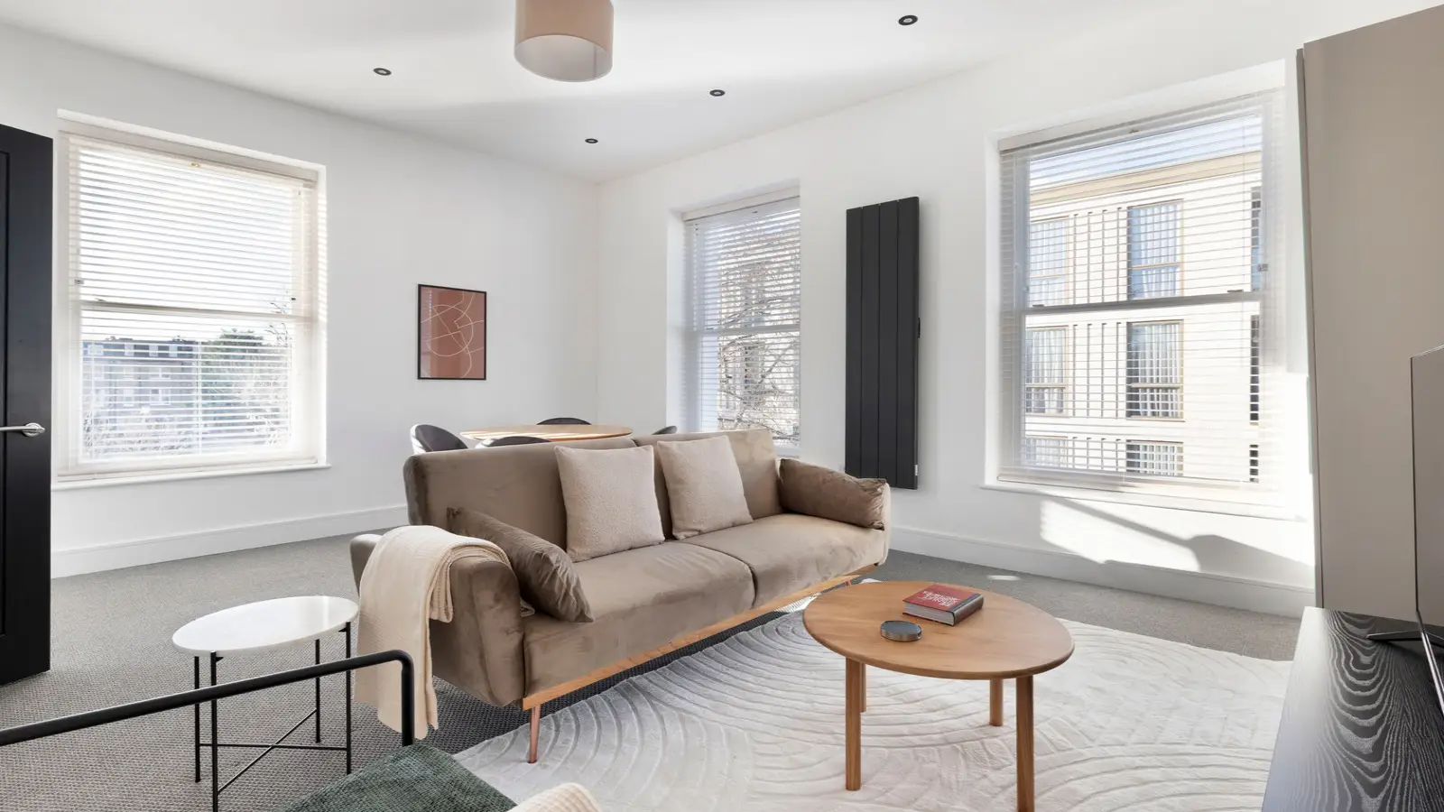 Flat Russell Gardens in Greater London