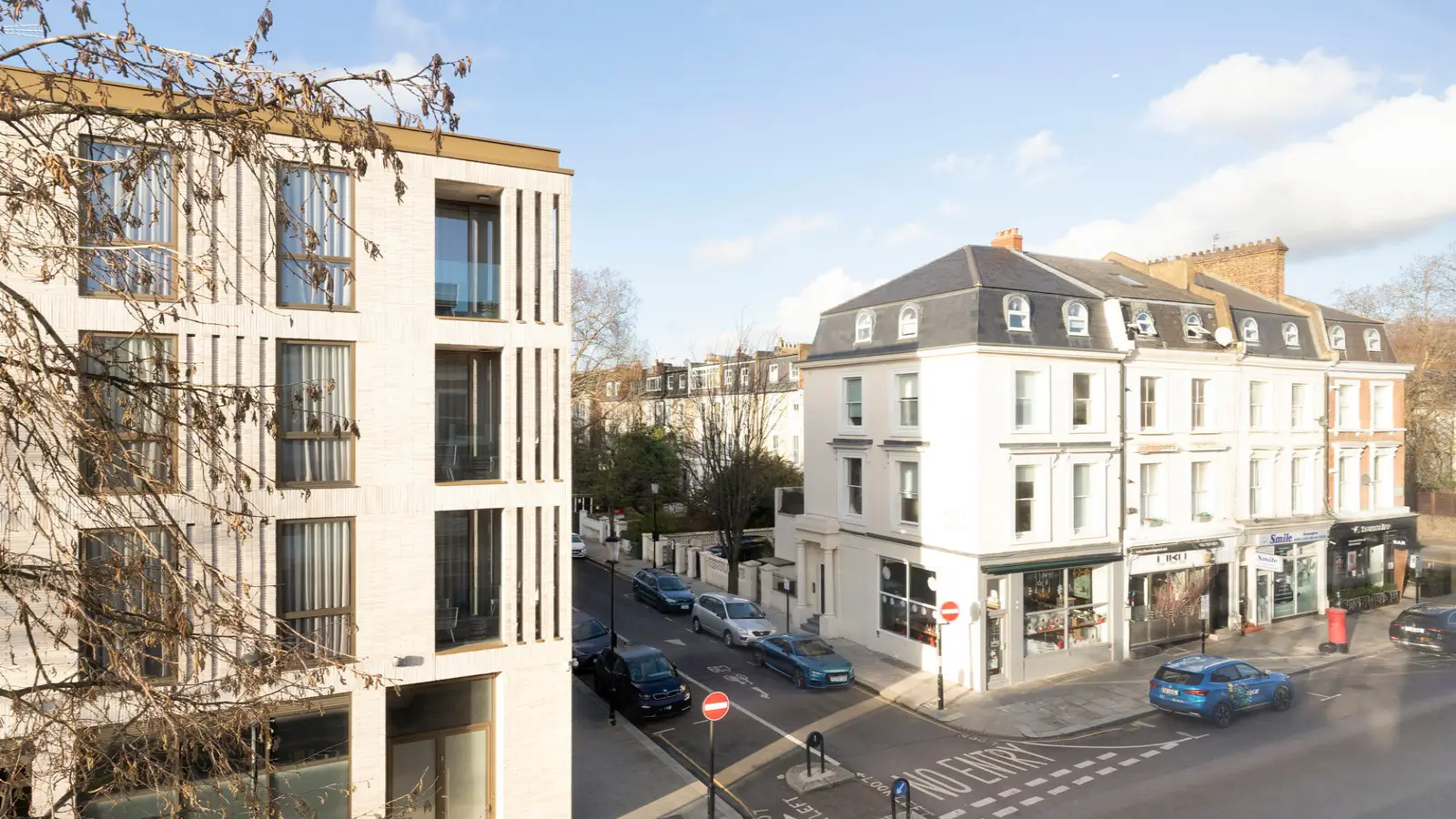 Flat Russell Gardens in Greater London