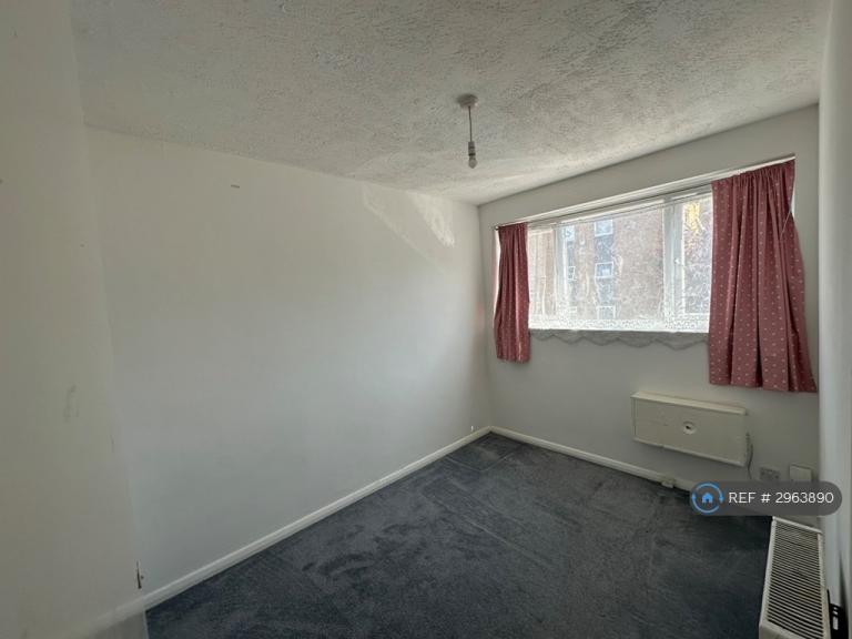 House Aplin Way in Greater London