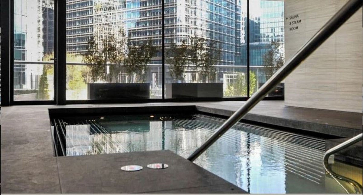 Flat Park Drive in Greater London