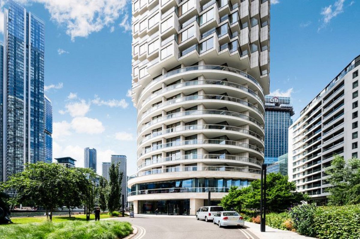Flat Park Drive in Greater London