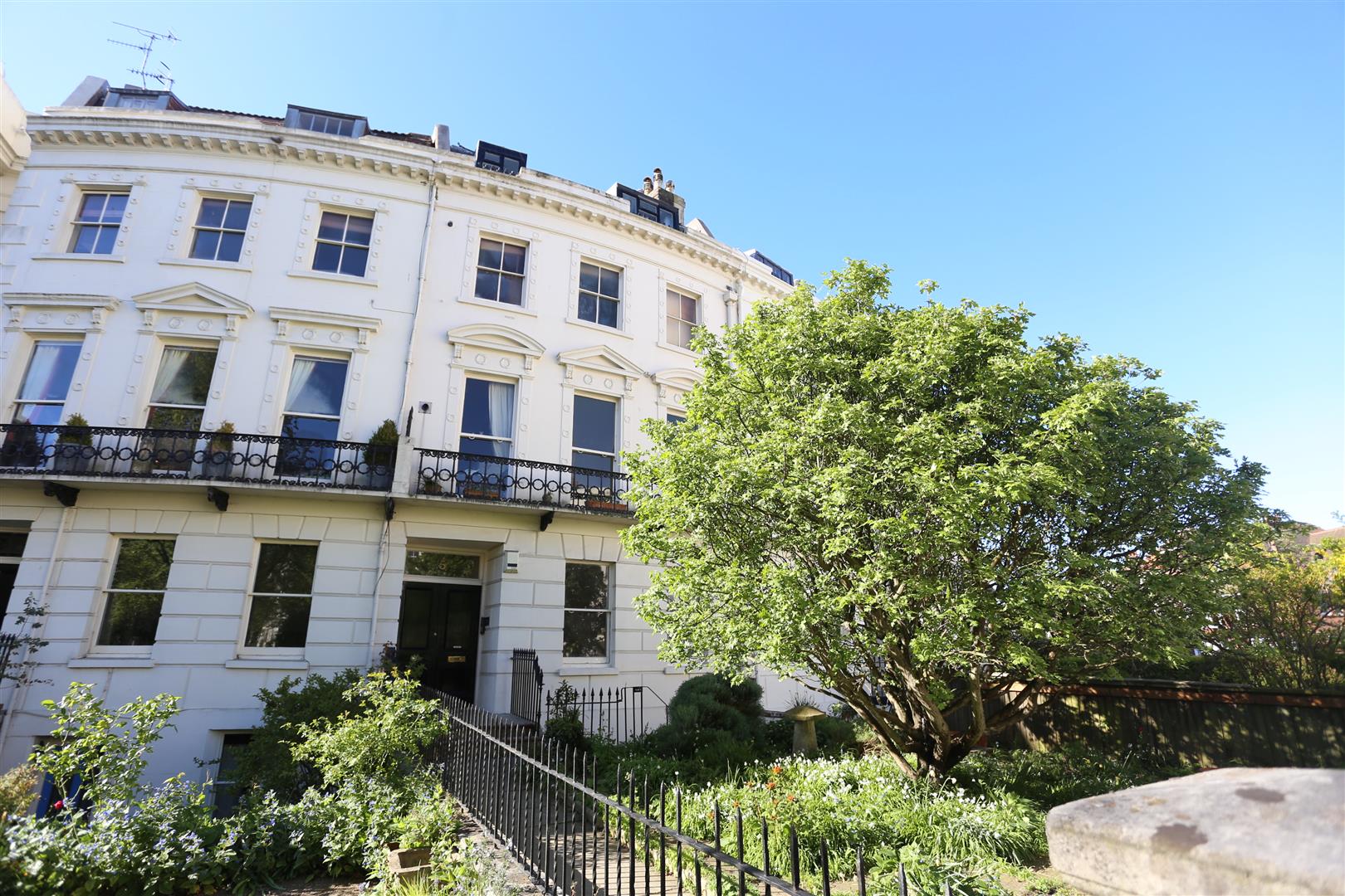 Flat Montpelier Crescent in Brighton