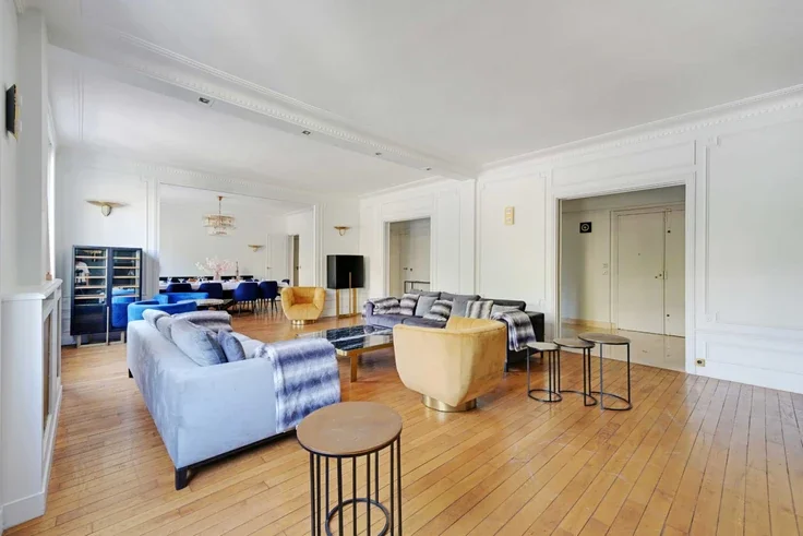 Flat Boulevard Gouvion-Saint-Cyr in Paris