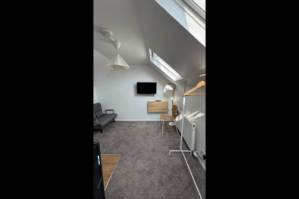 Flat North Circular Road in London