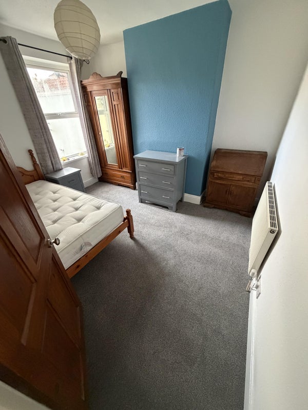 Room Beverley Road in Bristol