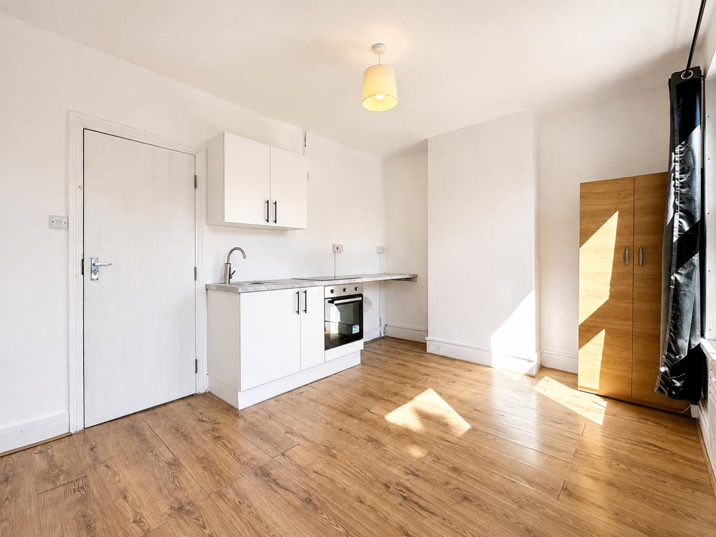Flat Huxley Road in Greater London