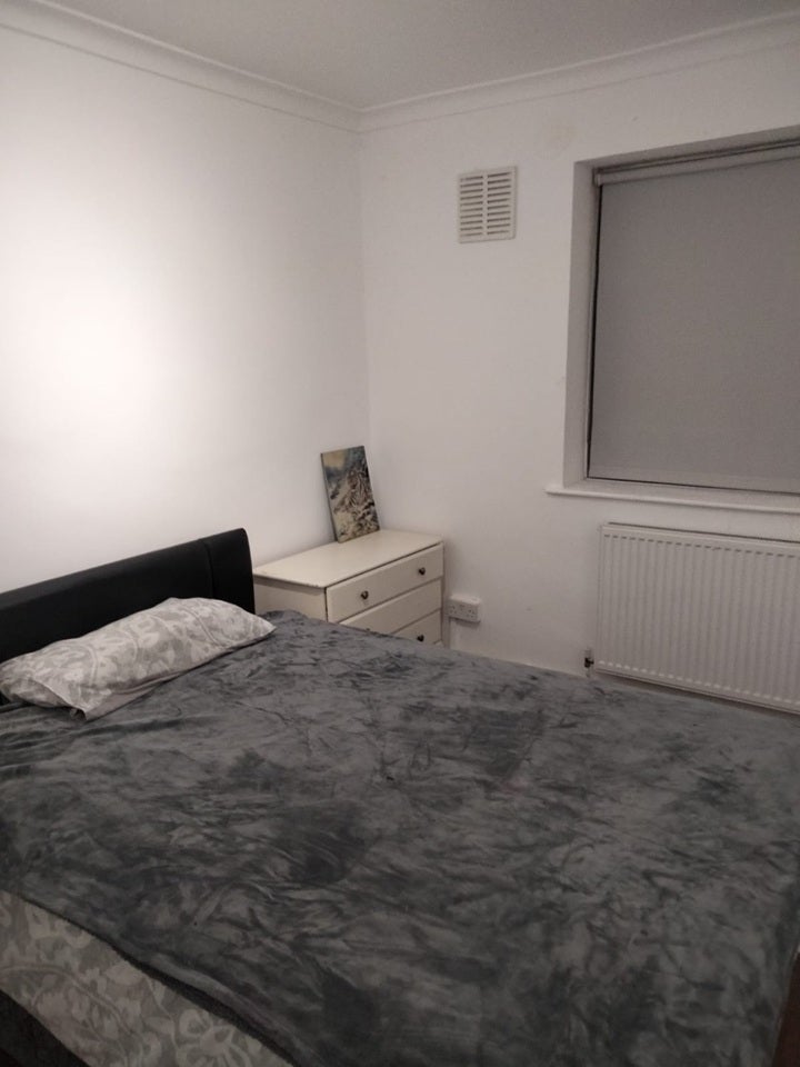 Room Keir Hardie Way in Greater London