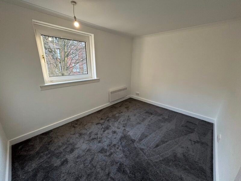 Flat Ingleby Drive in Glasgow