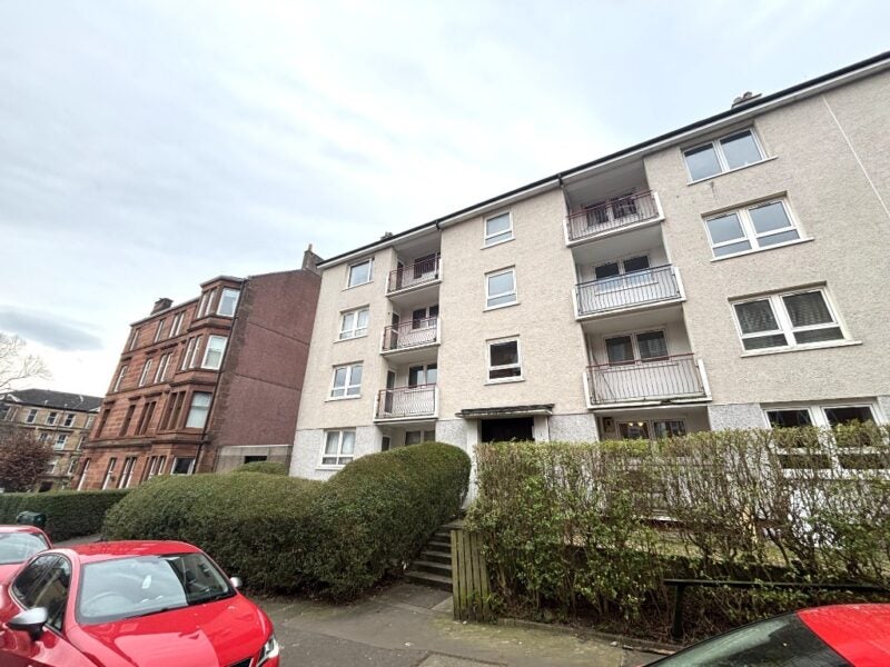 Flat Ingleby Drive in Glasgow