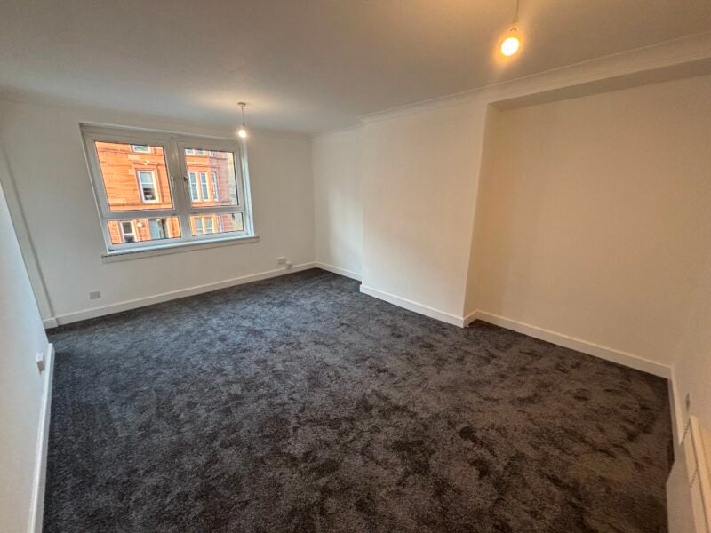 Flat Ingleby Drive in Glasgow