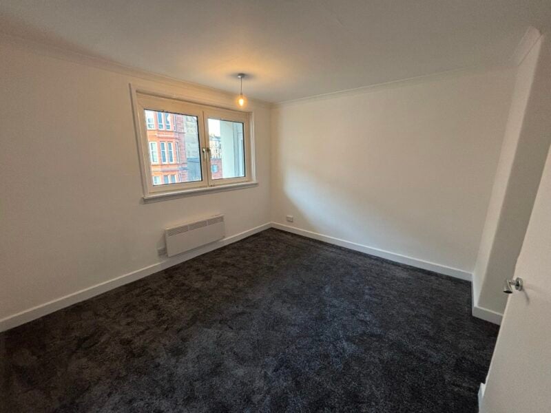 Flat Ingleby Drive in Glasgow