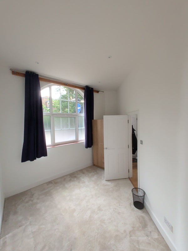 Room Mora Street in Greater London