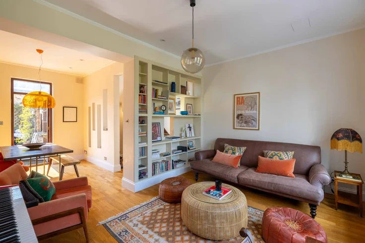 Flat Portobello Road in Greater London