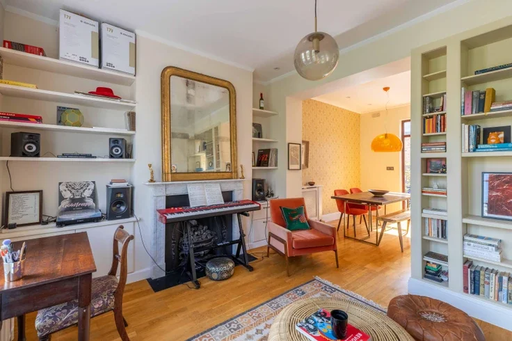 Flat Portobello Road in Greater London