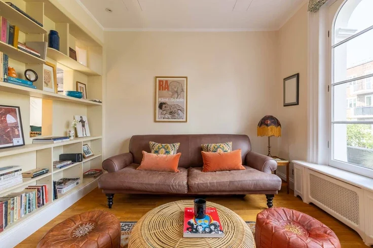 Flat Portobello Road in Greater London