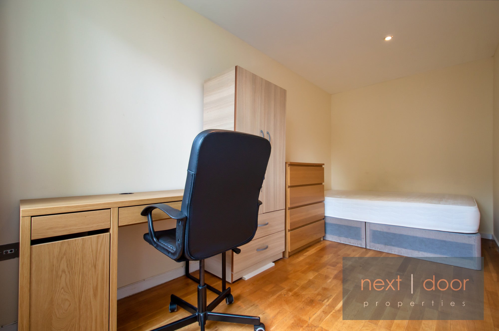 Flat Benhill Road in Greater London