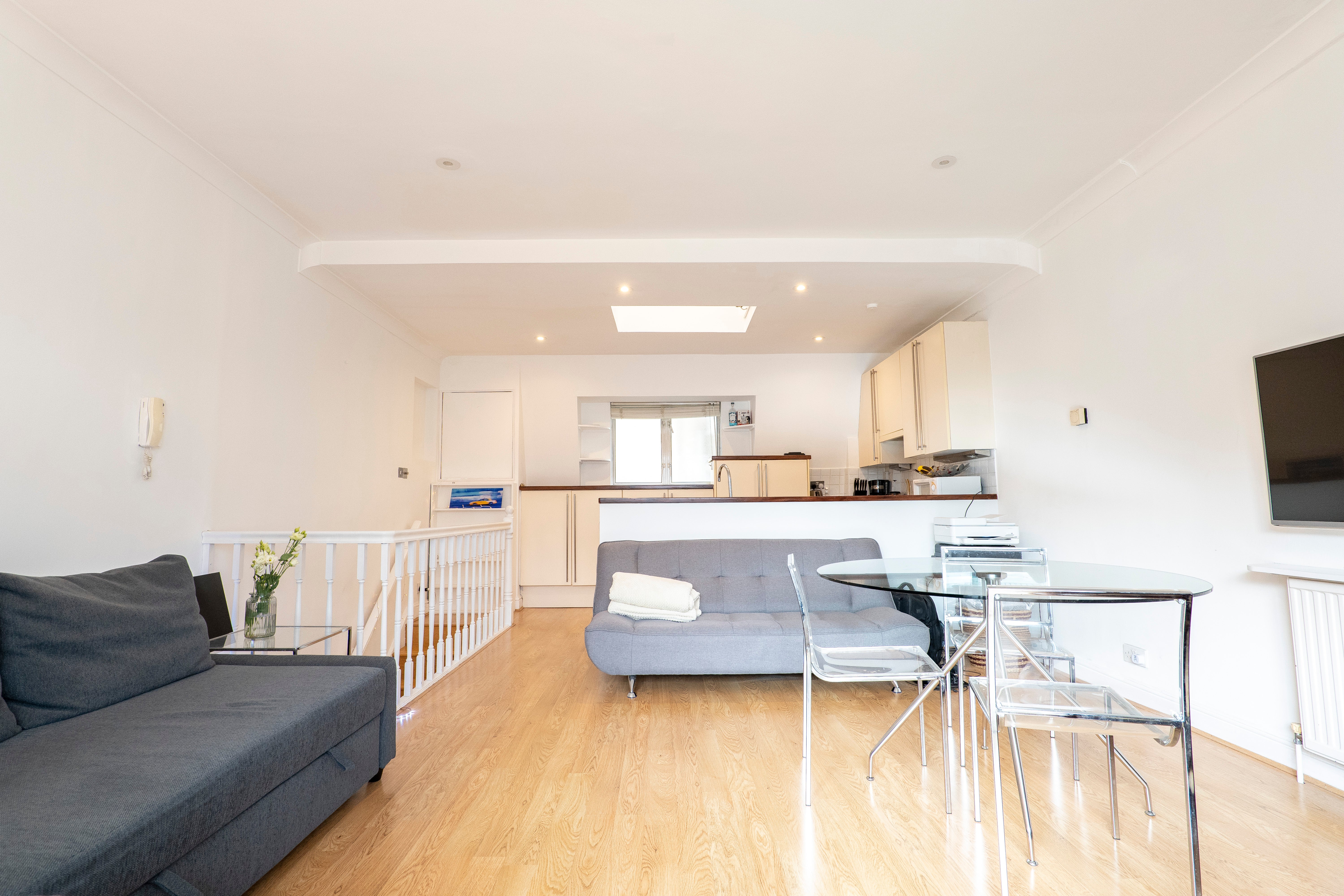 Flat Adam and Eve Mews in Greater London