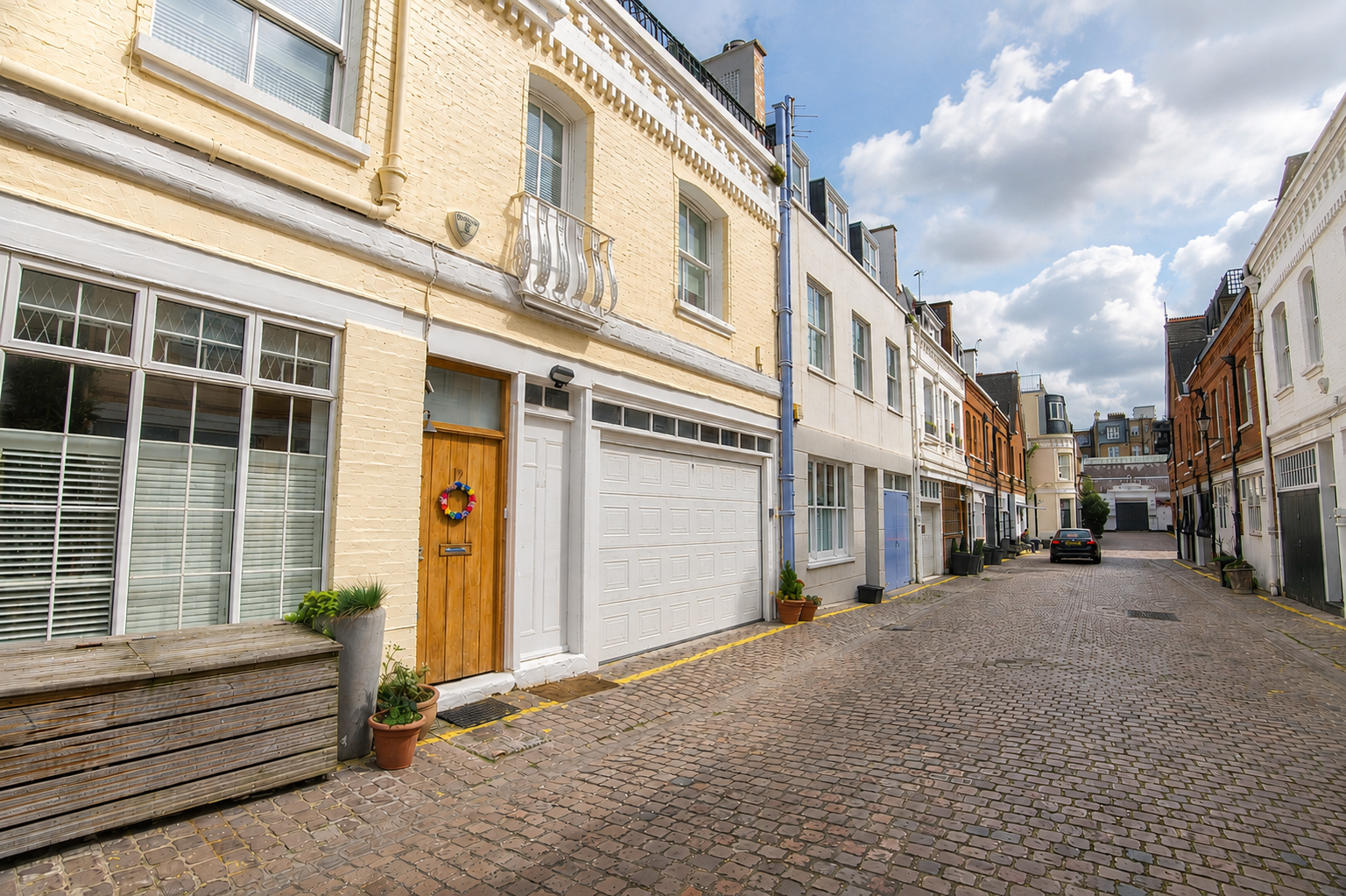 Flat Adam and Eve Mews in Greater London