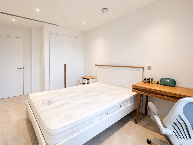 Room Calthorpe Street in Greater London