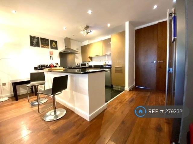 Flat Dandridge Close in Greater London
