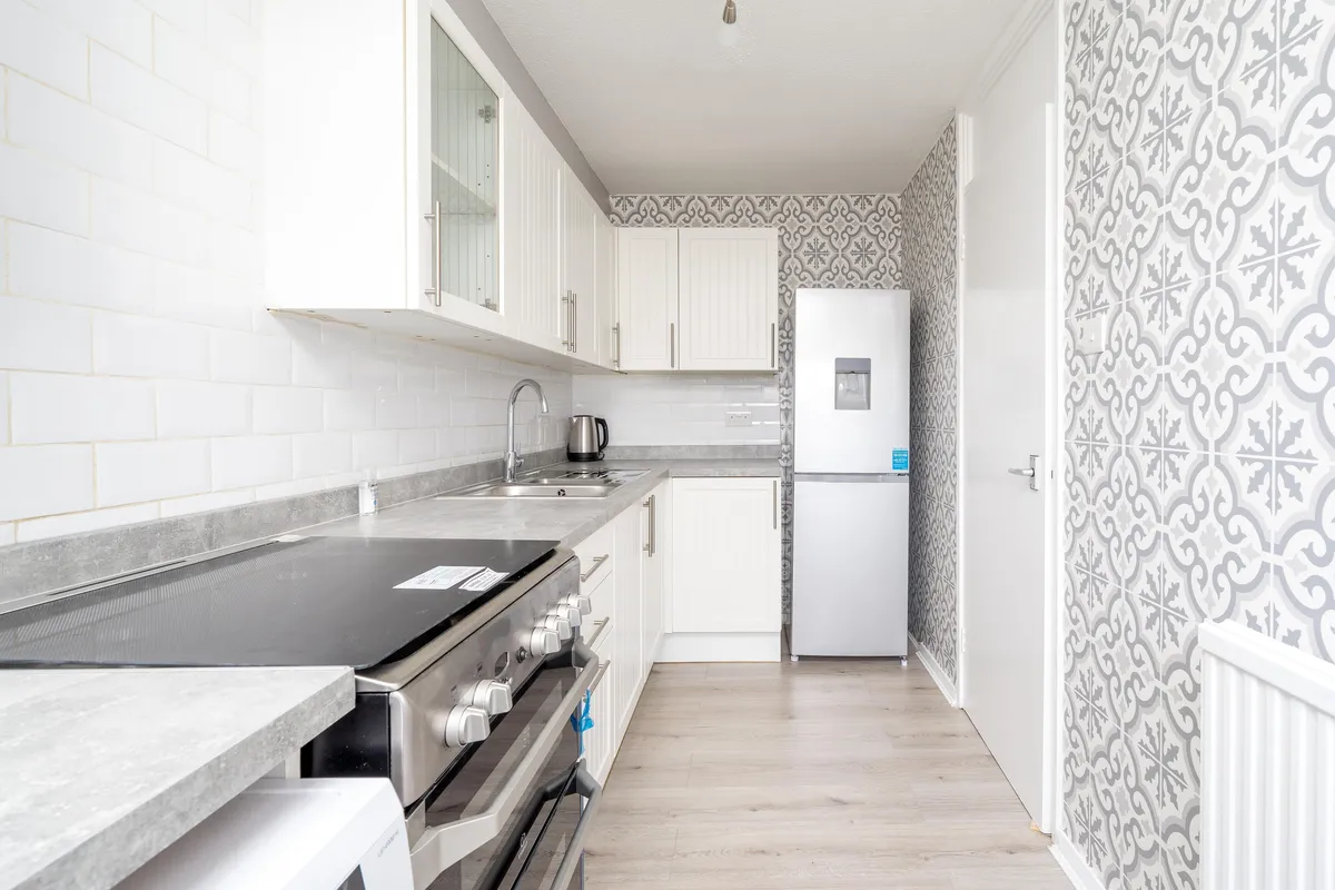 Flat Holden Road in Greater London