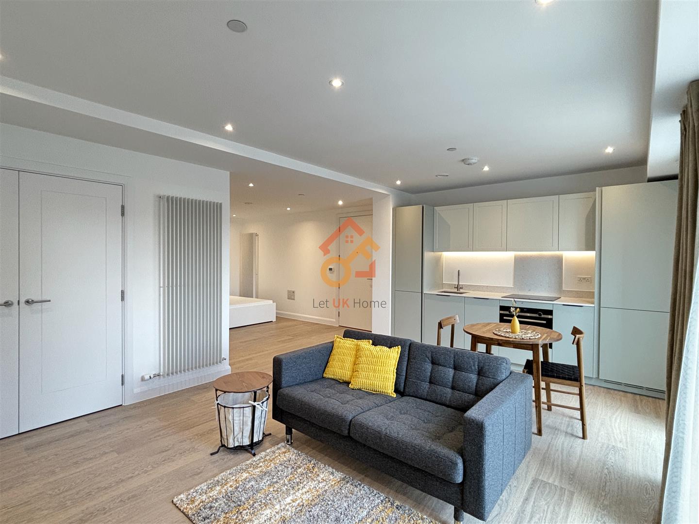 Flat Seagull Lane in Greater London