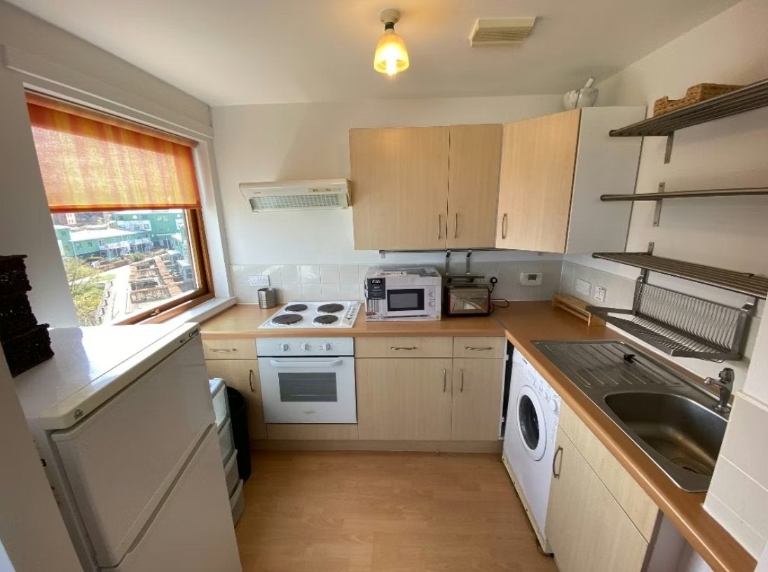Flat Slateford Green in City of Edinburgh