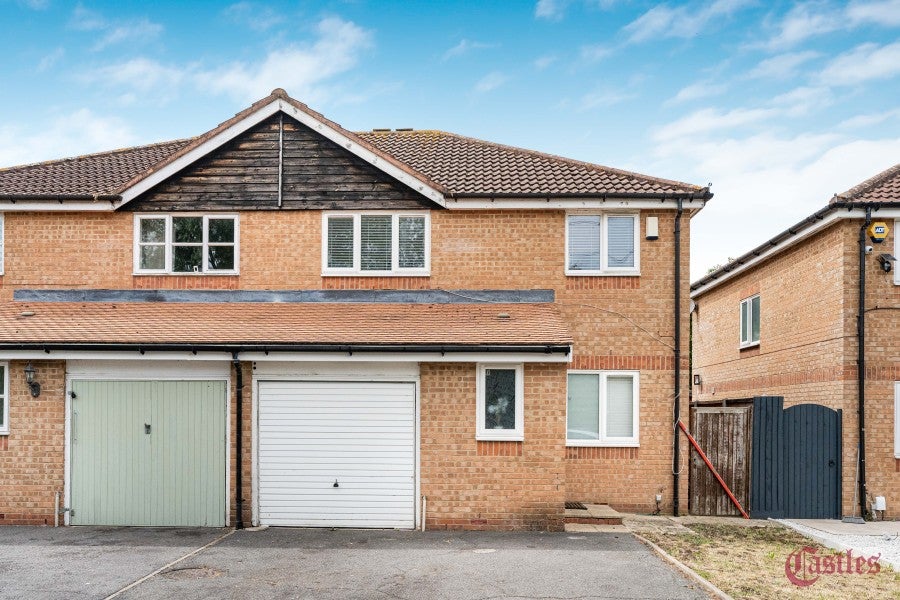 House George Lovell Drive in Greater London