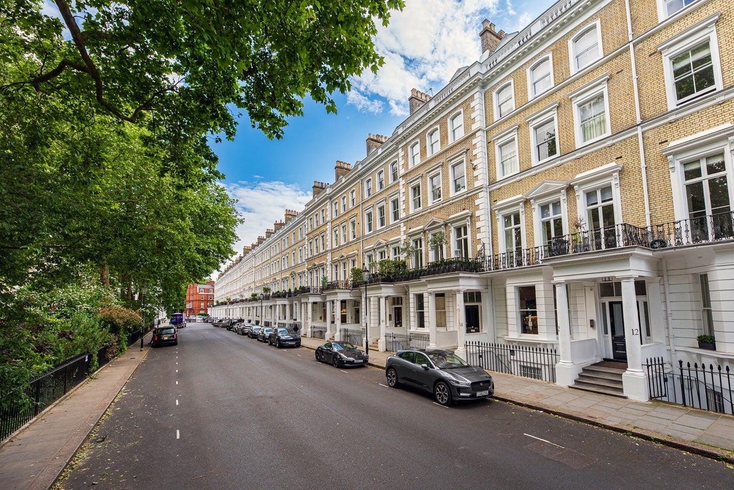 Flat Cranley Gardens in Greater London