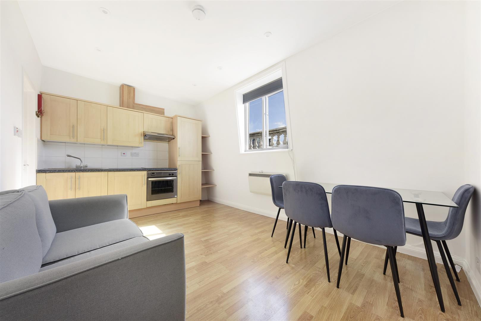 Flat Castletown Road in Greater London
