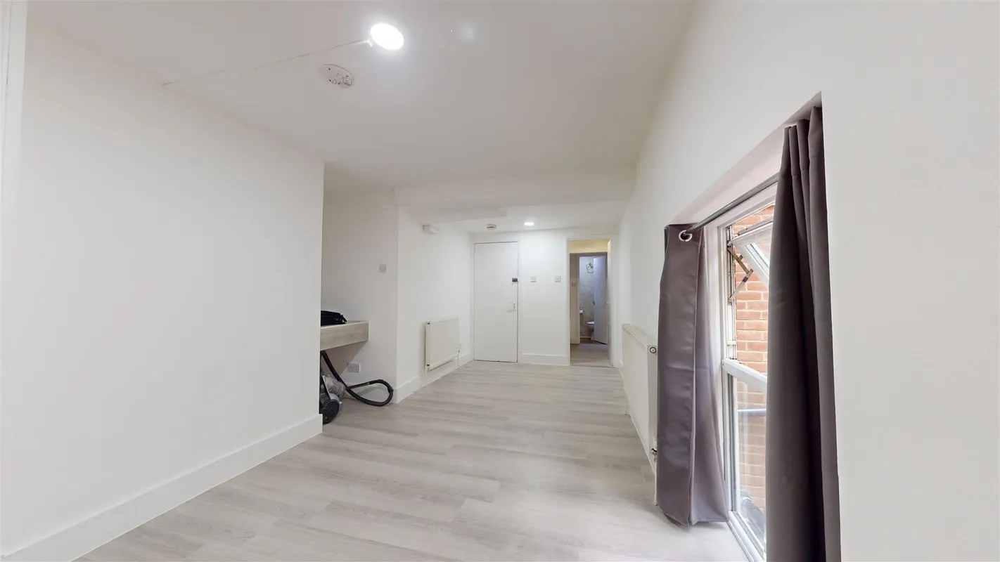 Flat Kendal Road in Greater London