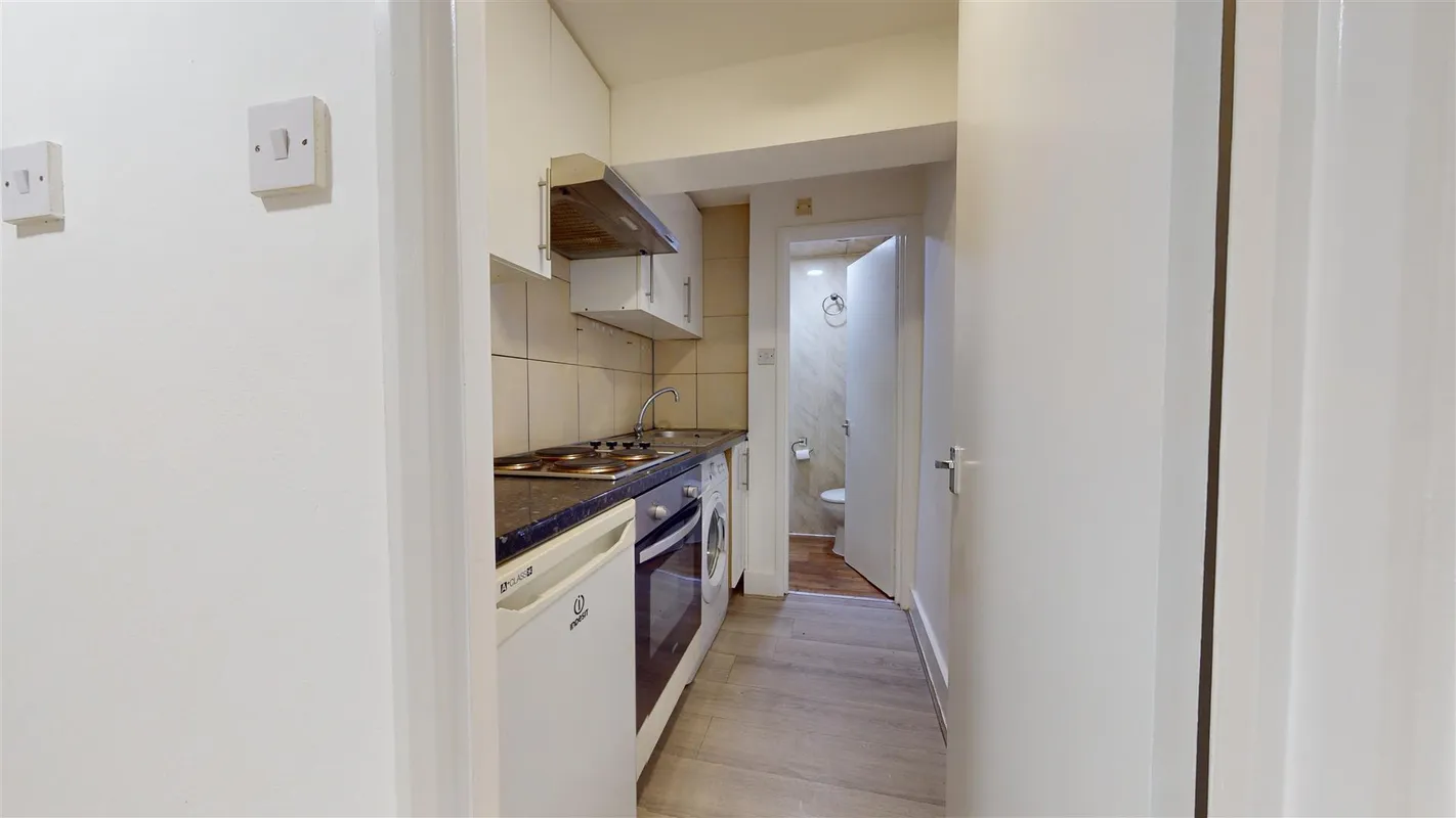Flat Kendal Road in Greater London