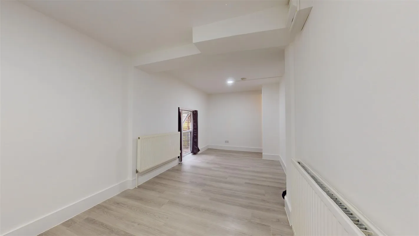 Flat Kendal Road in Greater London