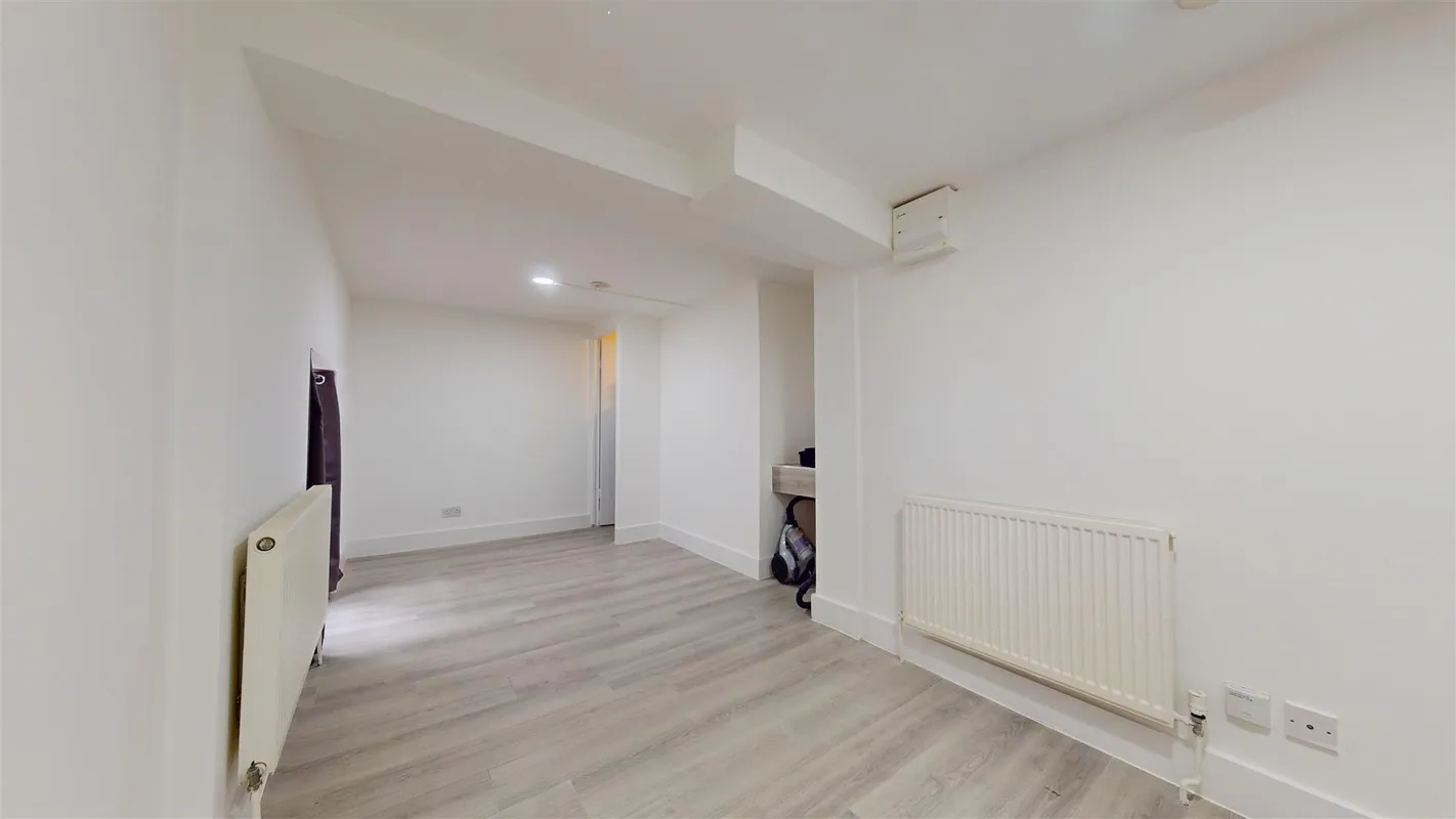 Flat Kendal Road in Greater London