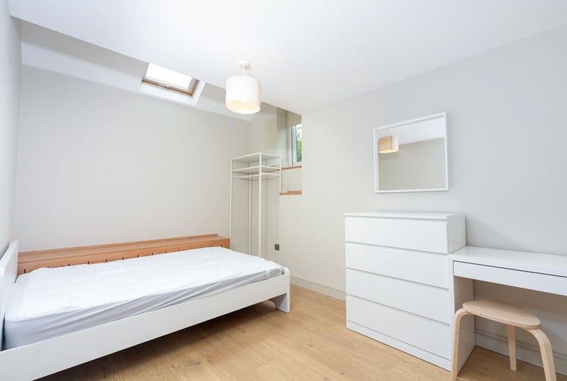 Room Swinton Grove in Manchester