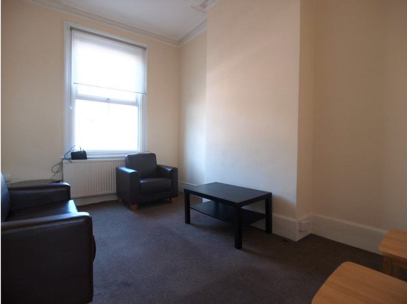 Flat Blackstock Road in Greater London