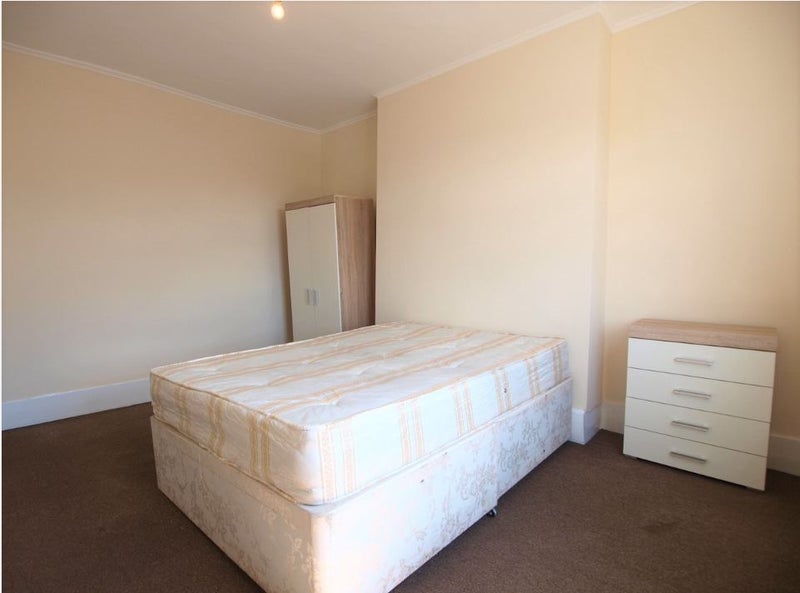 Flat Blackstock Road in Greater London